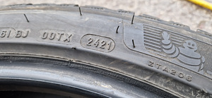 R20 Michelin X-Ice North4 245/40/20 - 99% naelad - DOT21 (2 foto / 2)