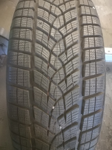 Продам резину R19 235/55 (2 фото из 5)