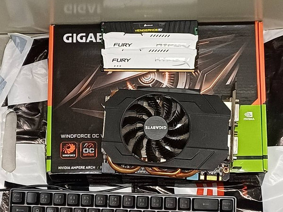 Gtx 970, WhiteShark klaviatuur, 3 Corsair Vengeance mälupulka.