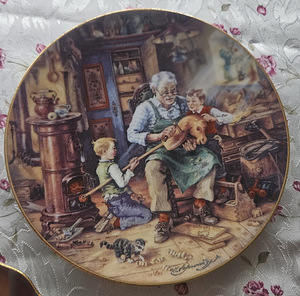 Настенные тарелки из серии «У бабушки и дедушки» (3 фото из 9)