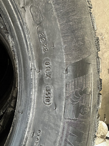 MICHELIN 215/65/17 (3 фото из 4)