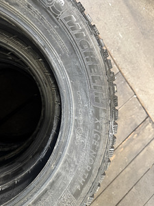 MICHELIN 215/65/17 (4 фото из 4)