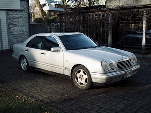 Mercedes-Benz E320 w210 (Японский импорт, LPG) (2 фото из 15)