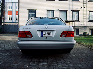Mercedes-Benz E320 w210 (Японский импорт, LPG) (3 фото из 15)