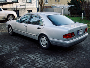 Mercedes-Benz E320 w210 (Японский импорт, LPG) (4 фото из 15)