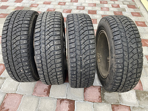 Зимние шины 195/65/15 (1 фото из 3)
