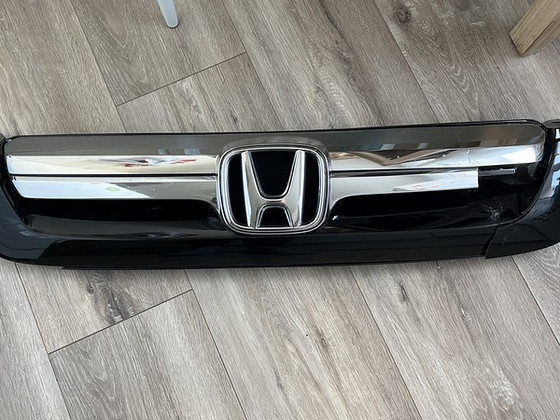 Esivõre embleemiga HONDA CRV 3