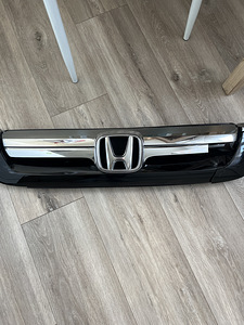 Esivõre embleemiga HONDA CRV 3 (1 foto / 2)