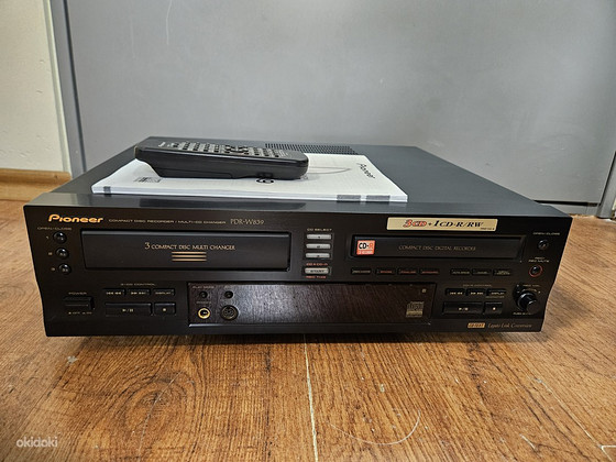 Pioneer PDR-W839 Compact Disc Changer / Recorder