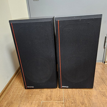 CERWIN VEGA CD-30 FLOORSTANDING SPEAKERS.
