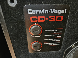 CERWIN VEGA CD-30 FLOORSTANDING SPEAKERS. (5 foto / 5)