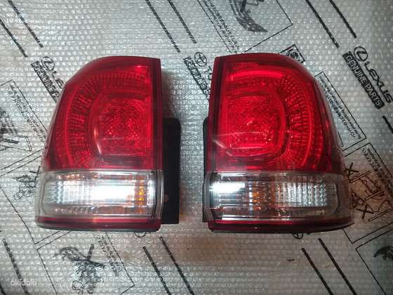 Toyota Land Cruiser 200 81551-60820 81561-60750 81456-60070