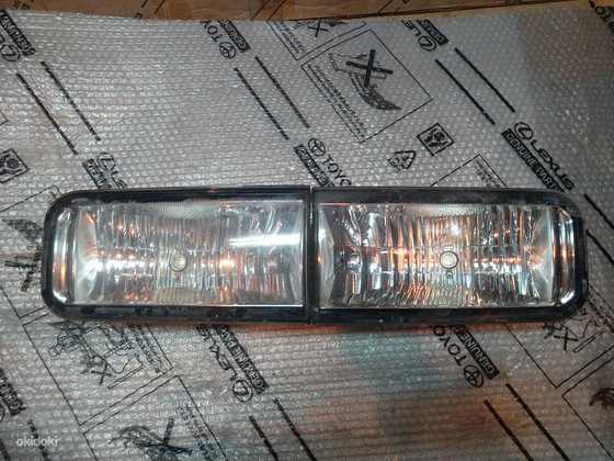 Toyota Land Cruiser 200 81211-60220 81211-60221 81221-60140