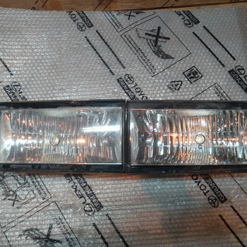 Toyota Land Cruiser 200 81211-60220 81211-60221 81221-60140