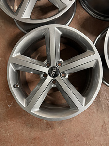 18" Audi originaalveljed 5x112 (1 foto / 8)