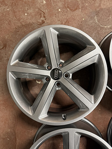 18" Audi originaalveljed 5x112 (2 foto / 8)