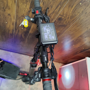 Самокат Iscooter IX4 + Зарядка + Чек (3 фото из 6)
