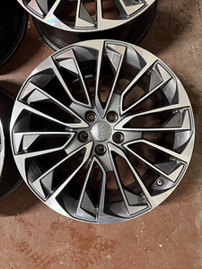 19" оригинальные диски Audi 5x112 + датчики (A6 C8) (1 фото из 9)