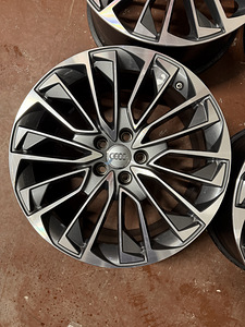 19" оригинальные диски Audi 5x112 + датчики (A6 C8) (2 фото из 9)