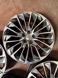 19" оригинальные диски Audi 5x112 + датчики (A6 C8) (3 фото из 9)