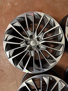 19" оригинальные диски Audi 5x112 + датчики (A6 C8) (4 фото из 9)