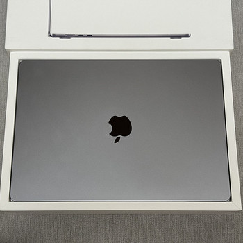 Apple Macbook Air 15 M3 2024 8/256GB SpaceGray SWE как новый