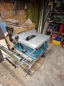 Циркулярная пила Makita 2704 с рамой (2 фото из 2)