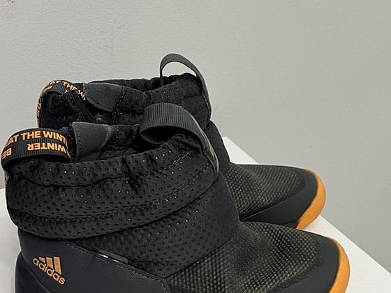 Adidas jalatsid 33