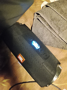 Продается Jbl Xtreme 2 (3 фото из 3)
