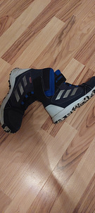 Adidas (1 фото из 4)