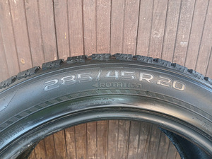 285/45/20 Nokian Hakkapeliitta R3 (3 foto / 3)