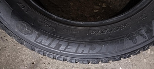 Шипованные шины Michelin 235/60 r18 (2 фото из 3)