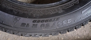 Шипованные шины Michelin 235/60 r18 (3 фото из 3)