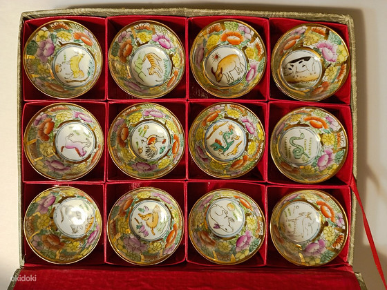 Komplekt portselanist kausikesi