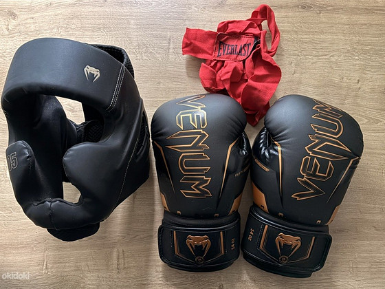 Venum Elite Boxing Set (Gloves + Headgear)
