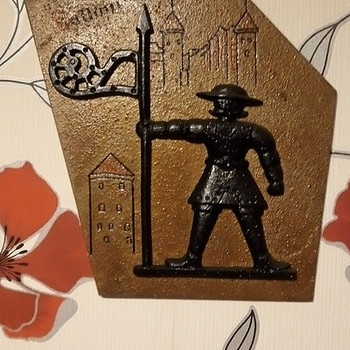 Vana Toomas. seinakaunistus, küünlajalg, lamp.