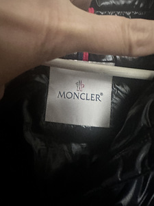 Moncler оригинал (3 фото из 3)