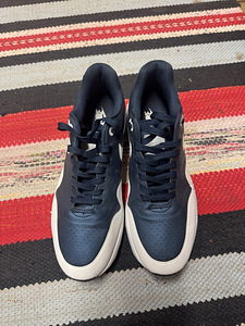 Кроссовки Nike (1 фото из 3)