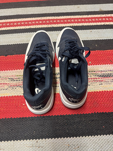 Кроссовки Nike (2 фото из 3)