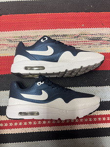Кроссовки Nike (3 фото из 3)