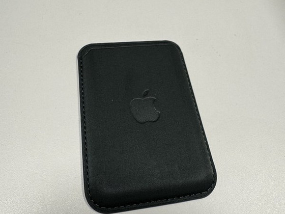iPhone MagSafe card holder