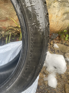 NEXEN WINGUARD ICE PLUS 245/45 R19 LAMELLREHVID (6 foto / 6)
