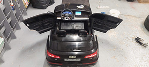 Продается 180w детский электромобиль Audi Q5, полный привод (4 фото из 7)