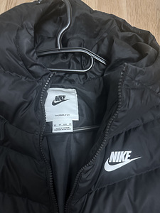 Nike куртка (1 фото из 3)