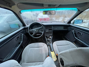 AUDI 80 2,0 BENSIIN VARUOSAD (8 foto / 9)