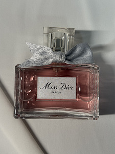 Женский парфюм Dior (2 фото из 2)