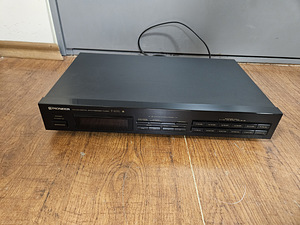 Pioneer F-201 FM/AM Digital Synthesizer Tuner (2 foto / 3)