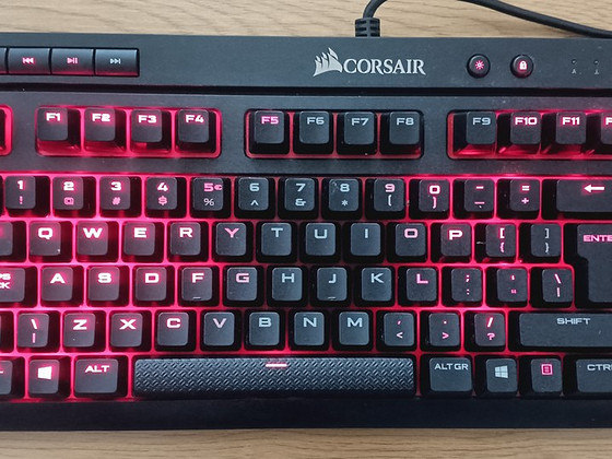 Juhtmega klaviatuur Corsair K63