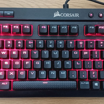 Juhtmega klaviatuur Corsair K63