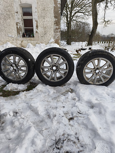 Оригинальные диски Skoda R17 215/60 с шинами Nokian Nordman2 (3 фото из 3)